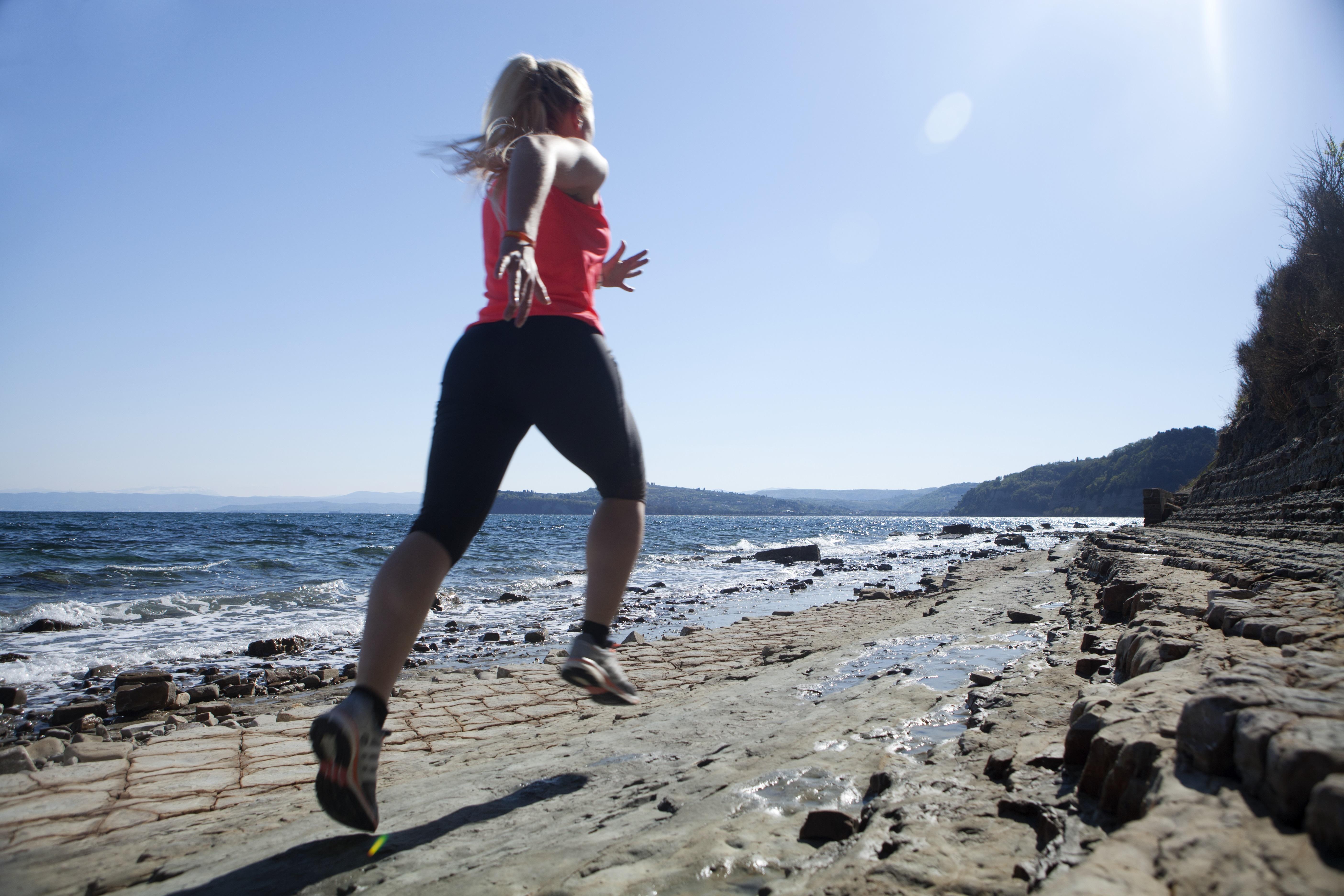 Hotel Slovenija - Terme & Wellness Lifeclass بورتوروز المظهر الخارجي الصورة A woman trail running