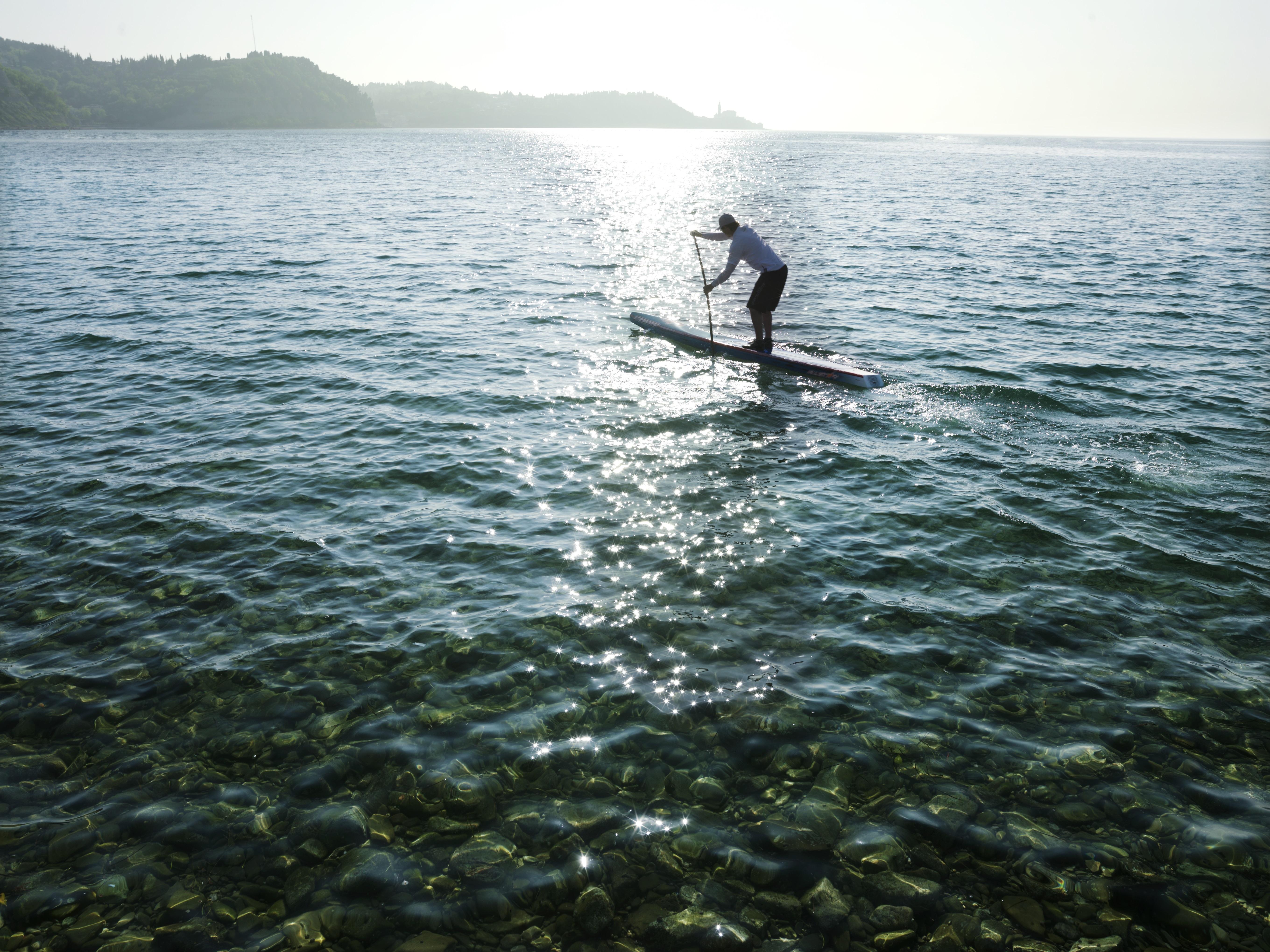 Hotel Slovenija - Terme & Wellness Lifeclass بورتوروز المظهر الخارجي الصورة Stand-up paddle boarder on Lake Balaton