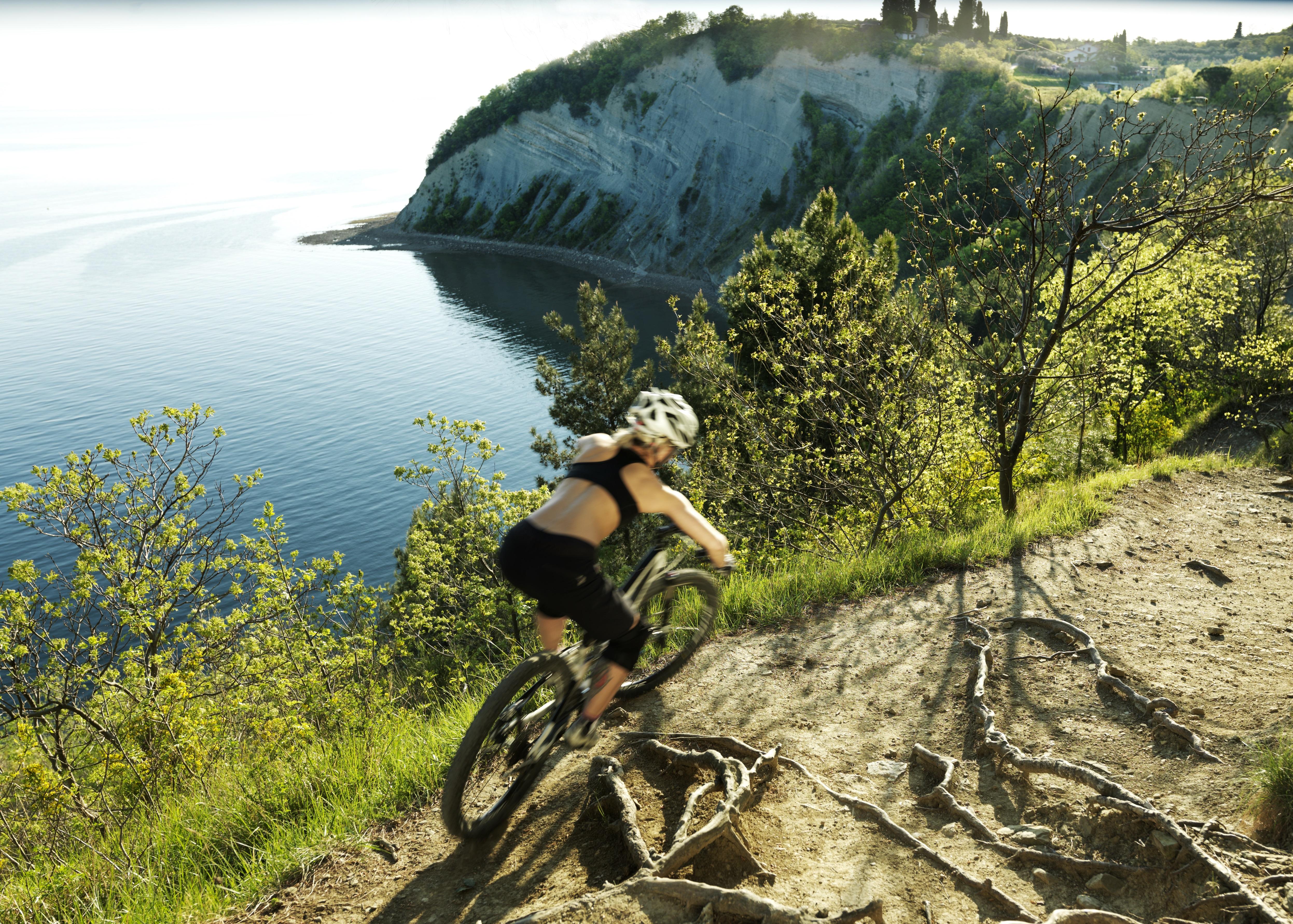 Hotel Slovenija - Terme & Wellness Lifeclass بورتوروز المظهر الخارجي الصورة A mountain biker on the Bruce Trail