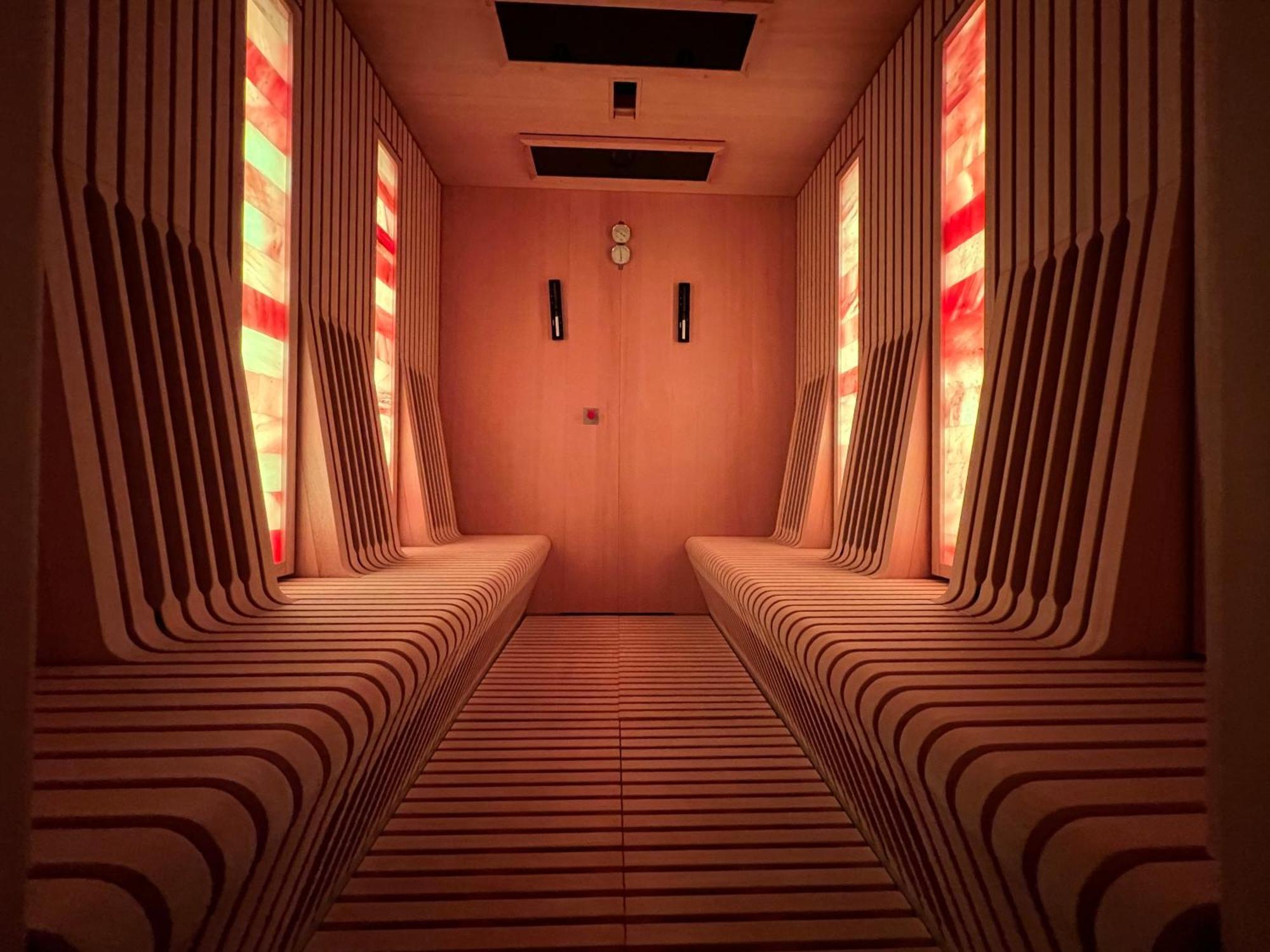 Hotel Slovenija - Terme & Wellness Lifeclass بورتوروز المظهر الخارجي الصورة The interior of a salt cave
