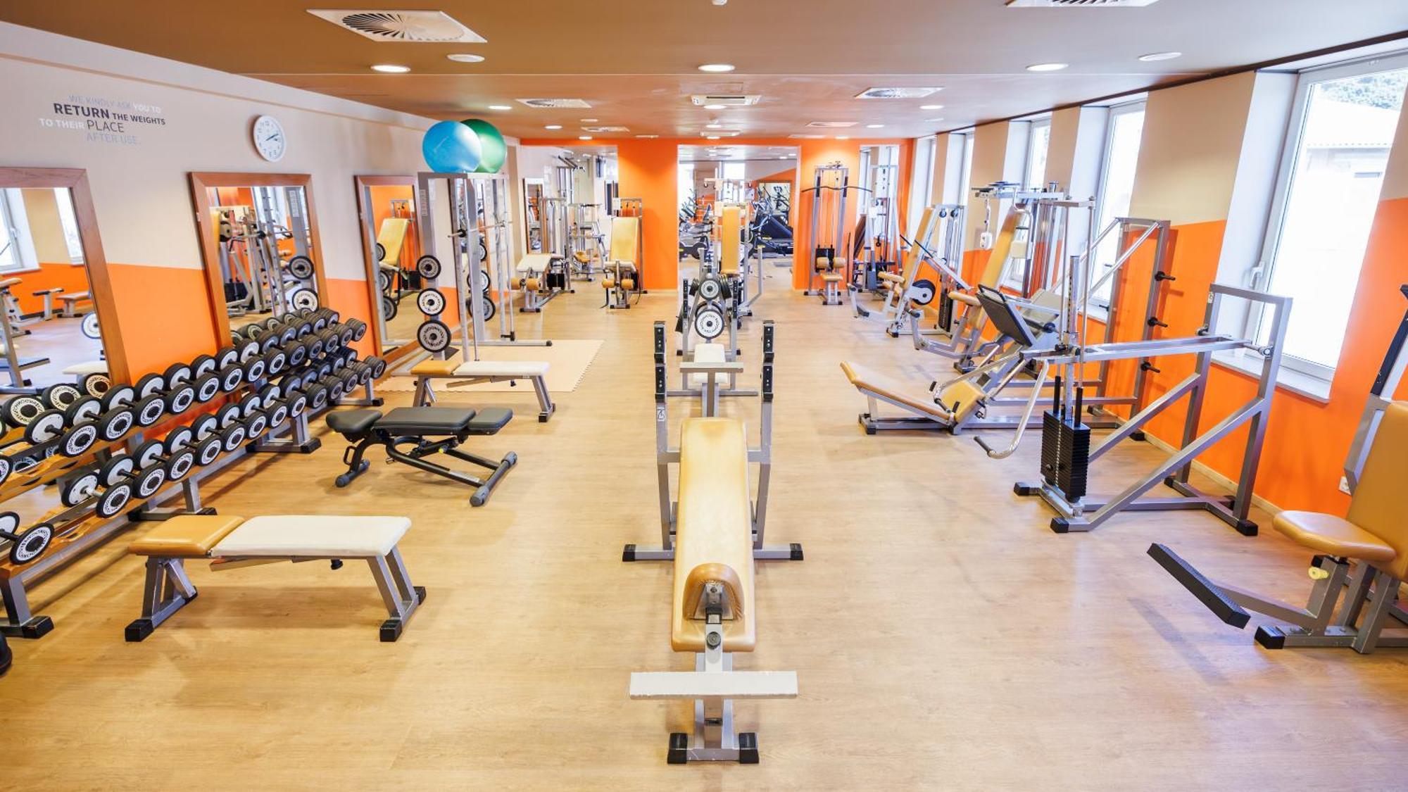 Hotel Slovenija - Terme & Wellness Lifeclass بورتوروز المظهر الخارجي الصورة A typical gym