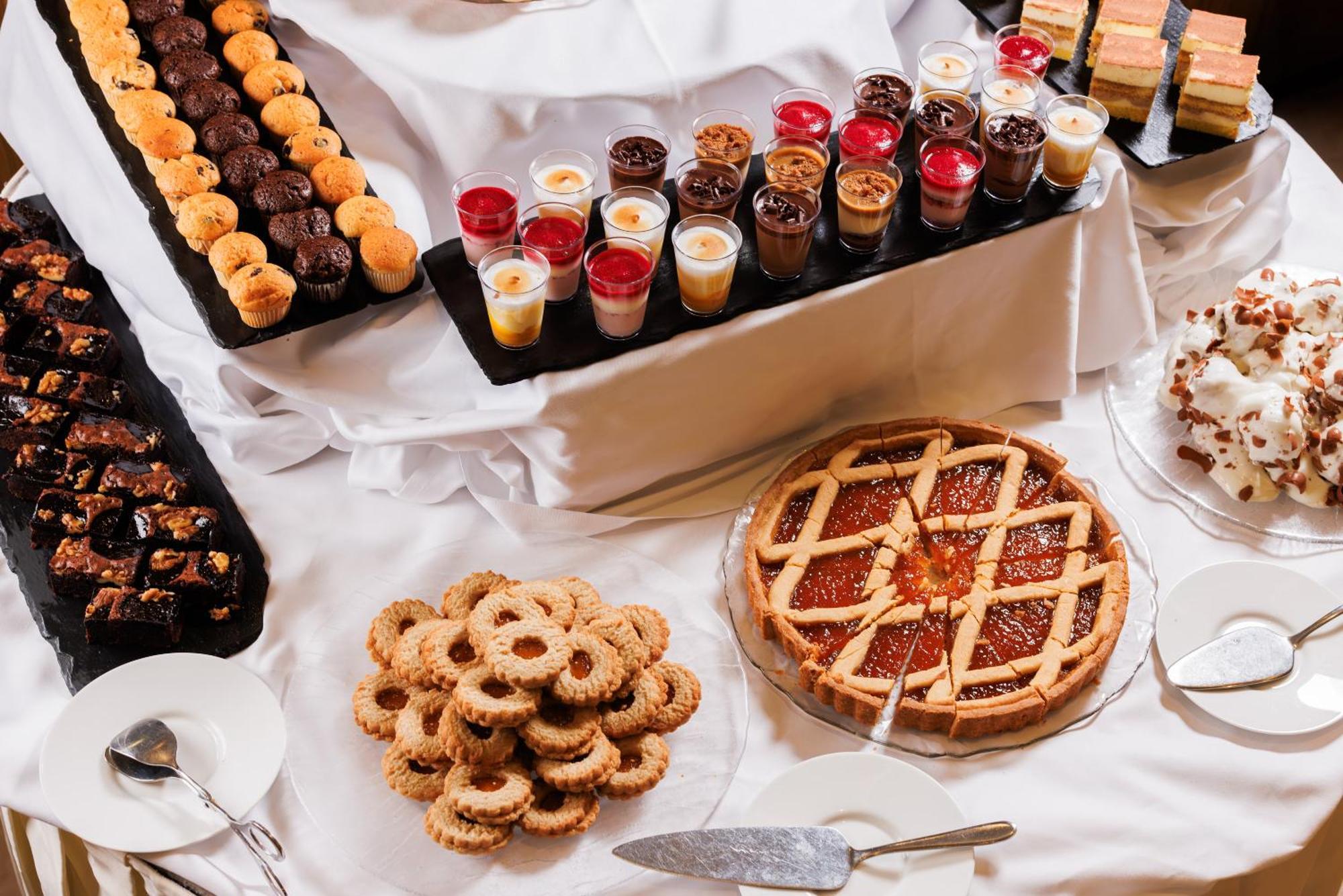 Hotel Slovenija - Terme & Wellness Lifeclass بورتوروز المظهر الخارجي الصورة A dessert buffet