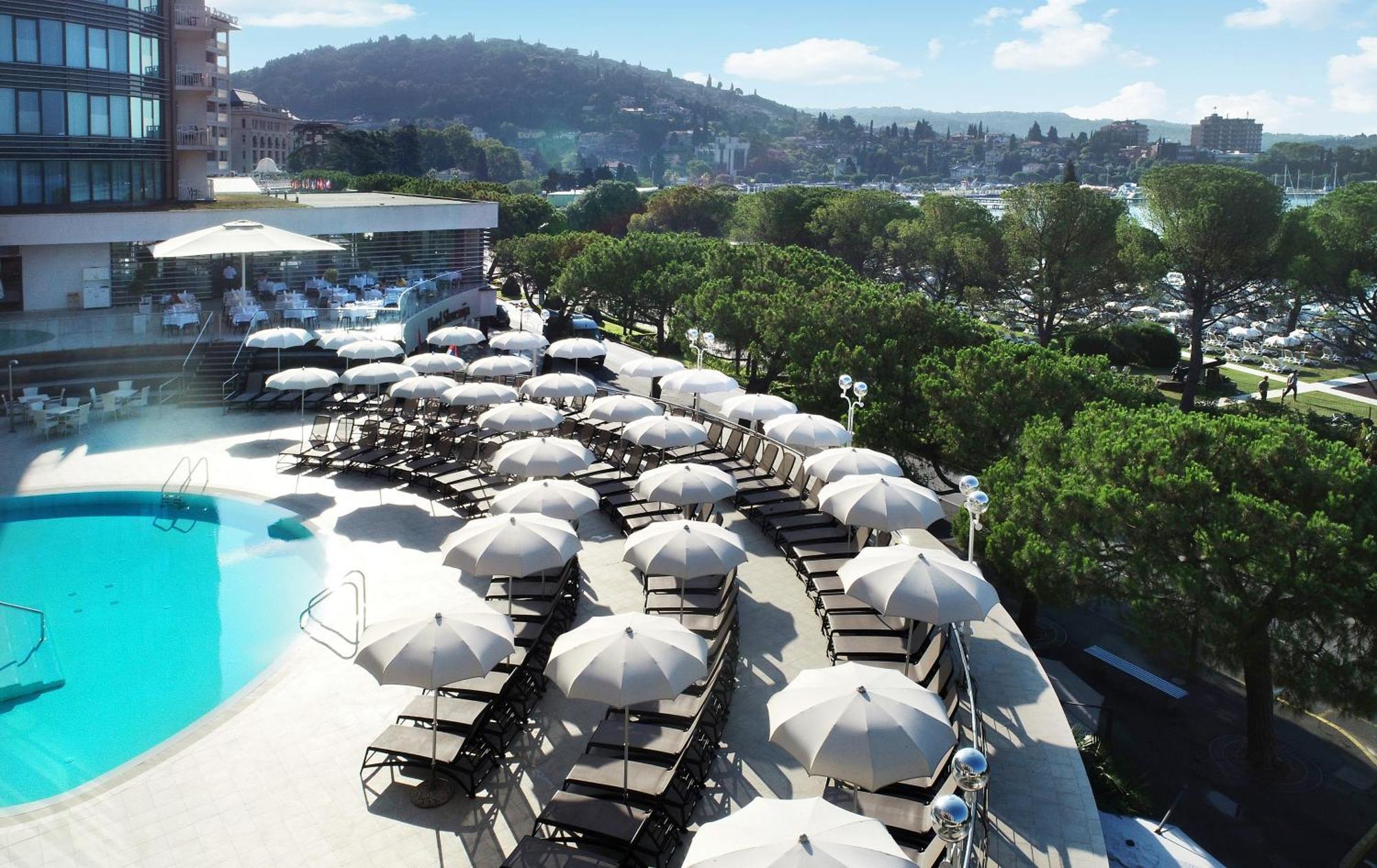 Hotel Slovenija - Terme & Wellness Lifeclass بورتوروز المظهر الخارجي الصورة The pool at the Standard, Hollywood